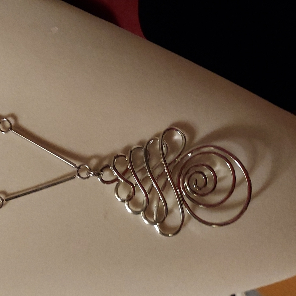 Vintage Sarah Coventry necklace. 1975 22inches long. Silvertone. Safari